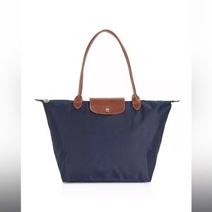 Longchamp tote. Navy. Le Pliage Large Nylon Shoulder Tote
